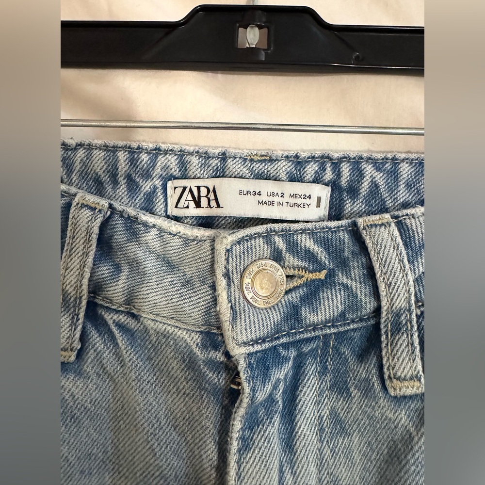 ZARA Women’s High Rise Straight Leg Jeans Light Wash Frayed Hem US 2 PreOwned - Picture 3 of 10